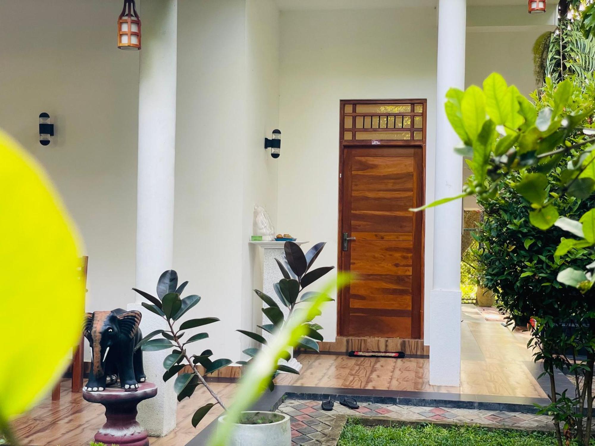 Yala Safari River View Hotel 蒂瑟默哈拉默 外观 照片