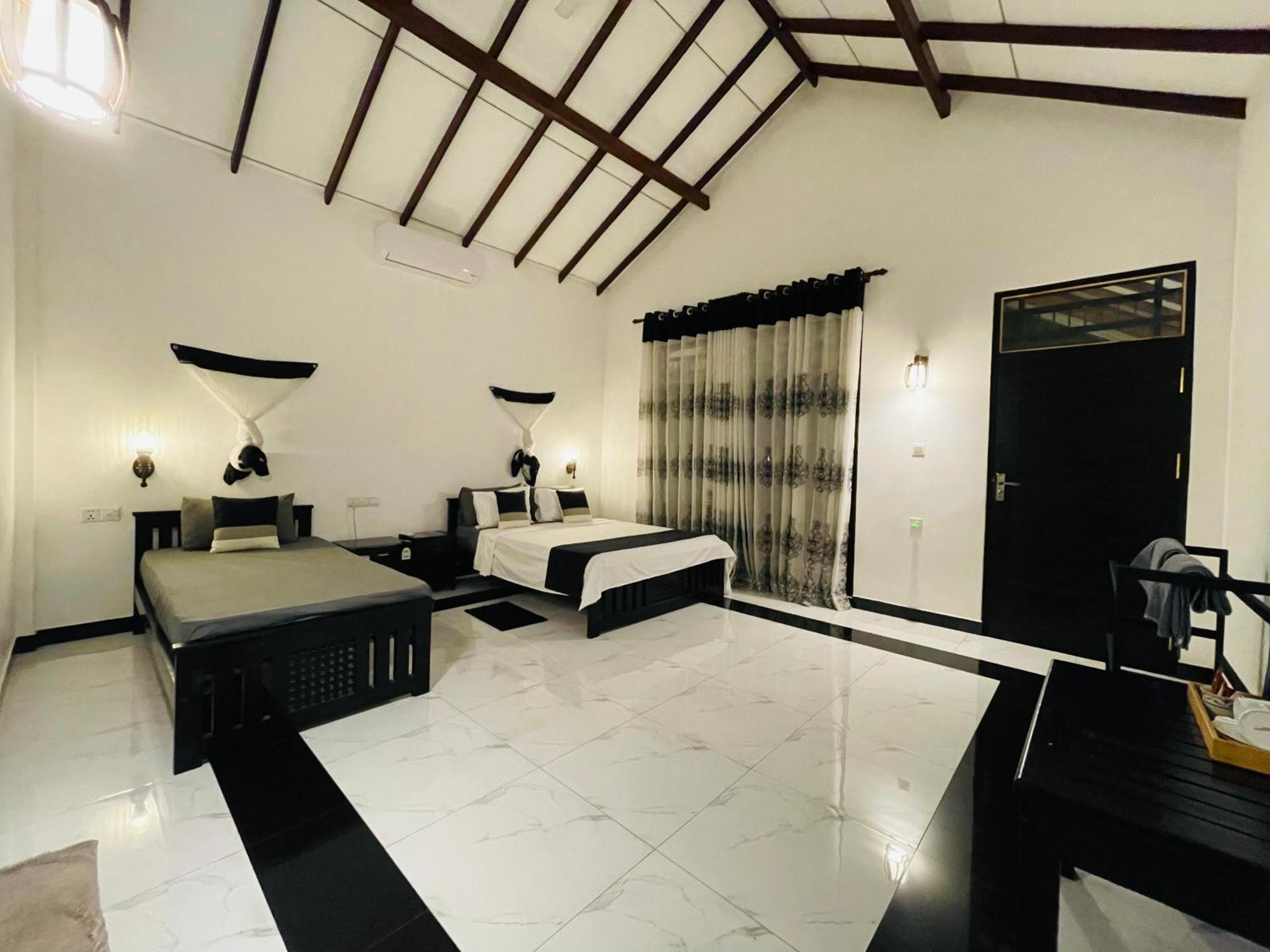 Yala Safari River View Hotel 蒂瑟默哈拉默 外观 照片