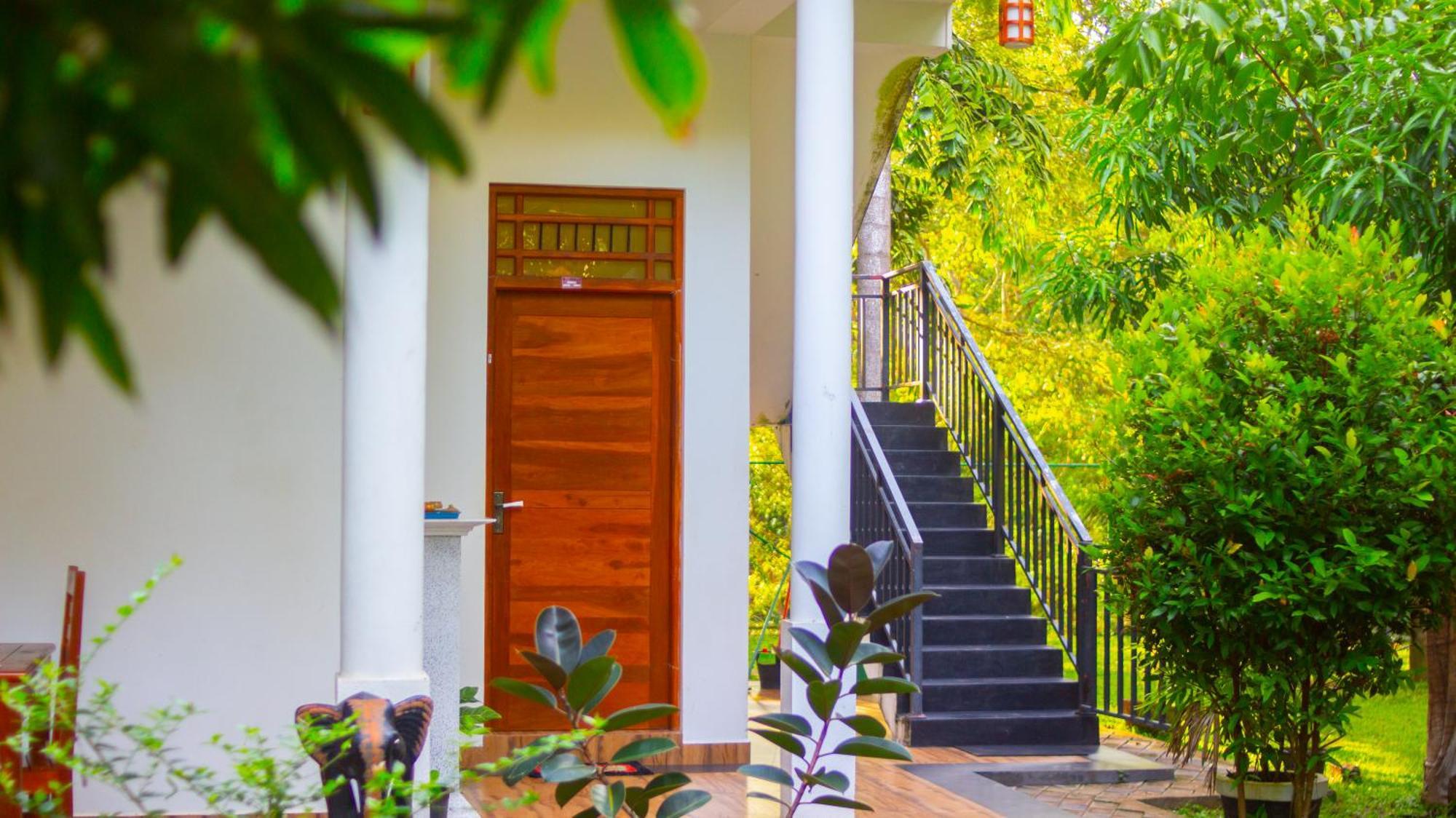 Yala Safari River View Hotel 蒂瑟默哈拉默 外观 照片