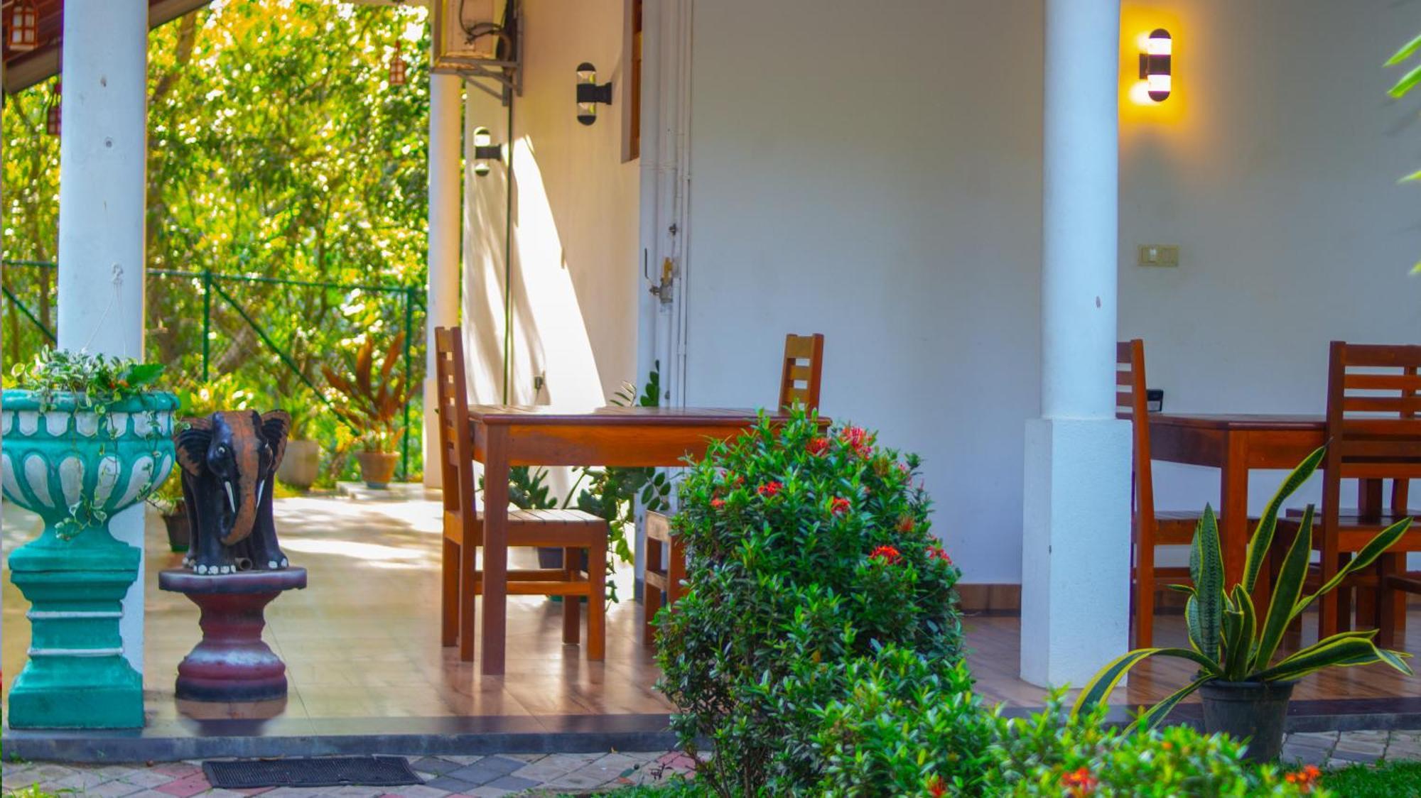 Yala Safari River View Hotel 蒂瑟默哈拉默 外观 照片
